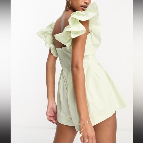 poplin romper with corsage and ruffle sleeves in soft green - Picture 5 of 6